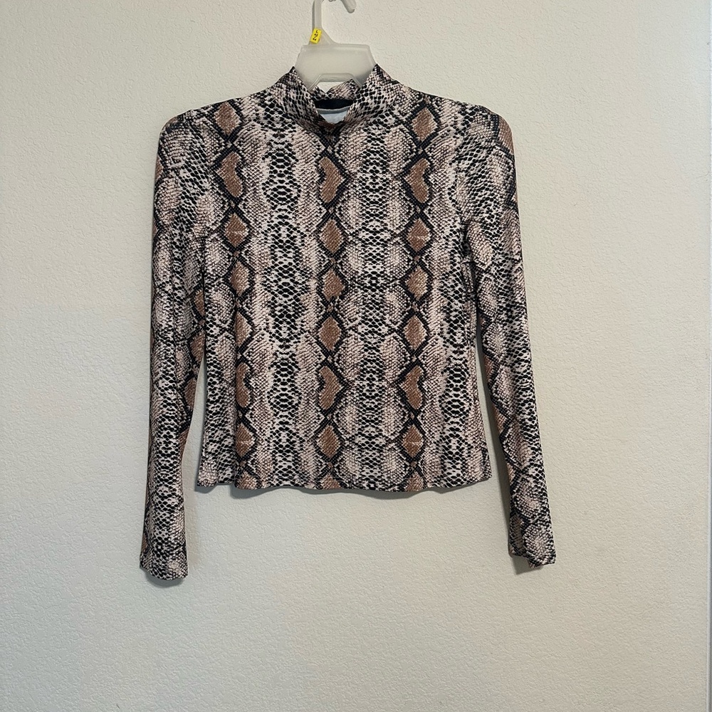 SHEIN Cropped Snakeskin Print Long Sleeve Top
